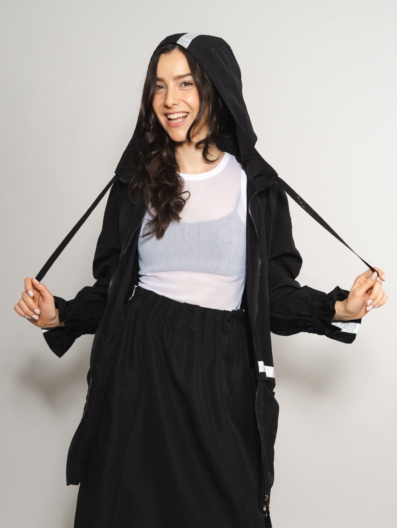 schwarze-jacke-mit-reflektoren